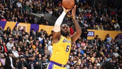 kaiyun.com-詹皇轰46分难阻对快艇10连败！对30队砍30+创神迹